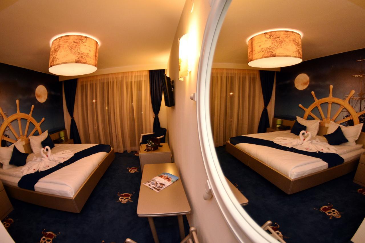 Hotel Pirates